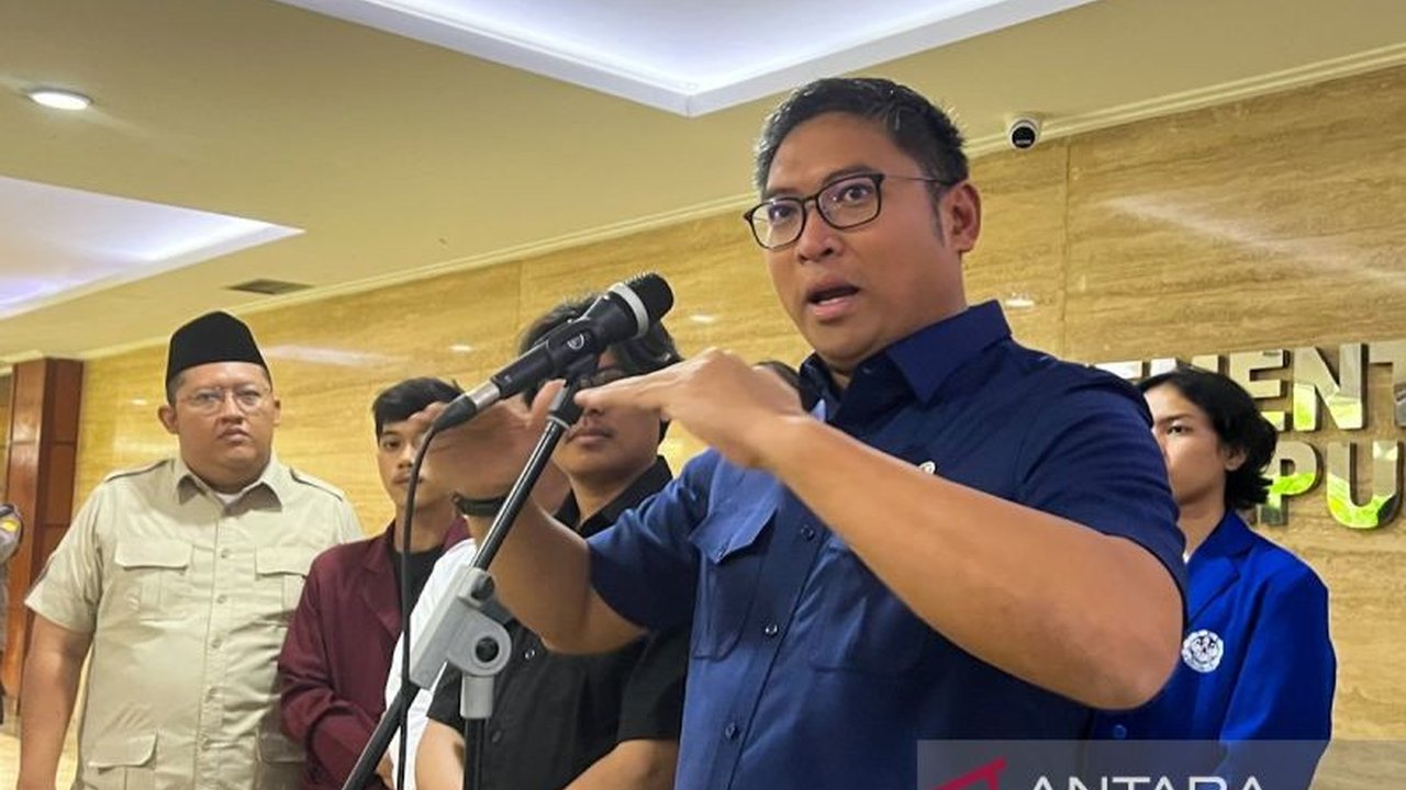Wakil Menteri Pertanian Sudaryono menegaskan **sektor pertanian dan industri** bukan pilihan, melainkan dua kekuatan yang saling menopang untuk kemajuan ekonomi Indonesia. Simak penjelasannya!