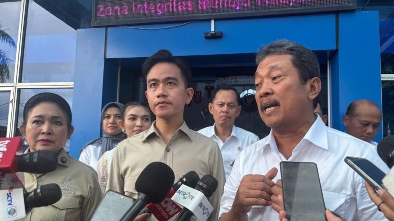 Wakil Presiden Gibran Rakabuming Raka mendesak Menteri KKP mempercepat pembangunan Kampung Nelayan Merah Putih (KNMP) yang menjadi program prioritas Presiden Prabowo Subianto. Apa target ambisius KKP untuk kesejahteraan pesisir?