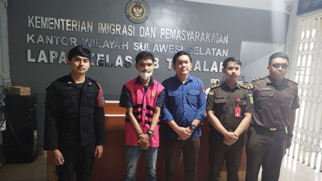Kejaksaan Negeri Takalar menahan seorang tenaga kontrak pemasaran KUR Pegadaian Takalar atas kasus korupsi senilai Rp466,4 juta. Bagaimana modus licik penyelewengan dana Korupsi KUR Pegadaian Takalar ini terbongkar?