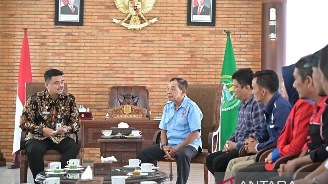 Gubernur Sumut Bobby Nasution dukung kenaikan upah buruh, namun tekankan pentingnya selaras inflasi dan pertumbuhan ekonomi. Sorotan pada biaya tak terduga yang mencapai 30%.