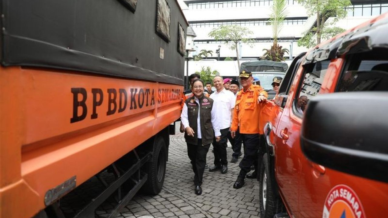 Pemerintah Kota Semarang serius tangani banjir dan potensi bencana hidrometeorologi lainnya. Melalui pengukuhan FPRB dan gladi lapang, kota ini siap hadapi musim hujan.