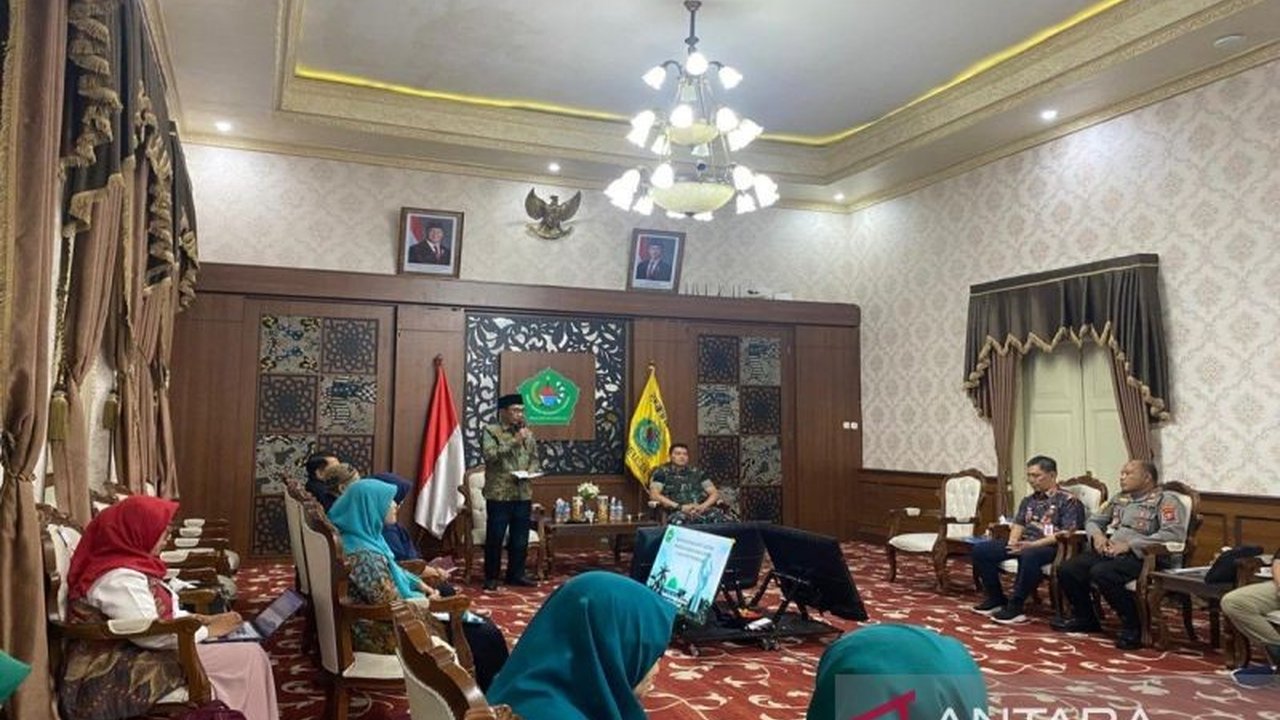Dinas Kesehatan Pamekasan melaporkan lonjakan kasus suspek campak di Pamekasan mencapai 520 orang, dengan 5 balita meninggal dunia. Apa penyebab di balik peningkatan drastis ini dan bagaimana upaya penanganannya?