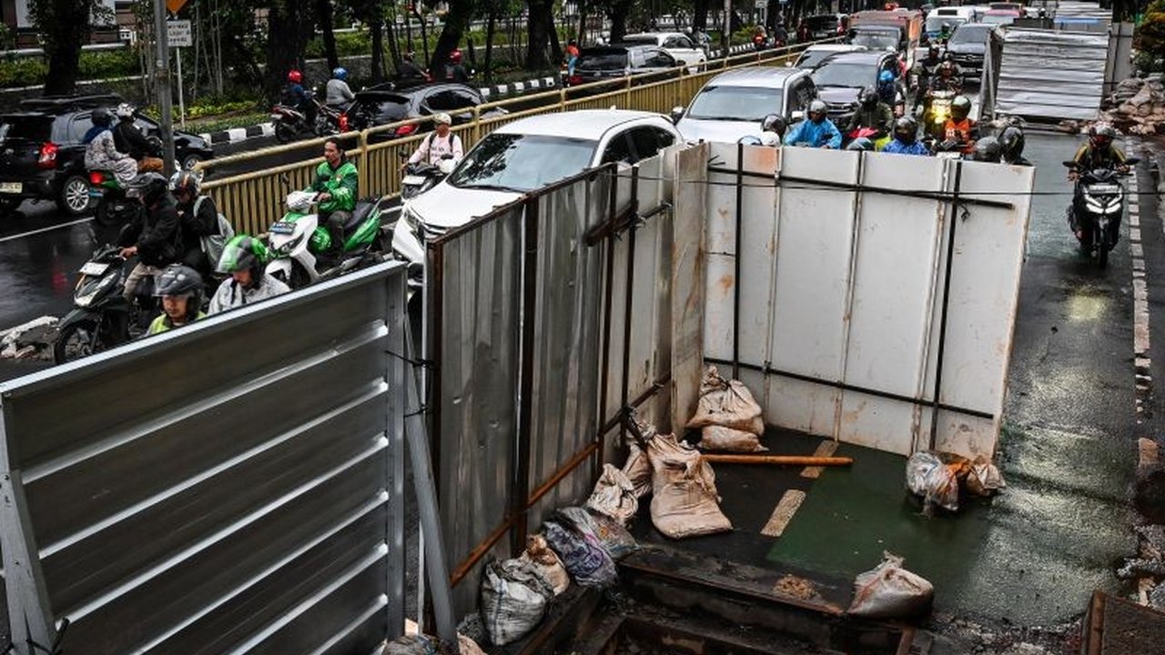 Gubernur DKI Jakarta Pramono Anung Wibowo menekankan pentingnya SOP Proyek Galian untuk mengatasi kemacetan. Aturan ini diharapkan mencegah gangguan lalu lintas, terutama di kawasan padat seperti TB Simatupang.