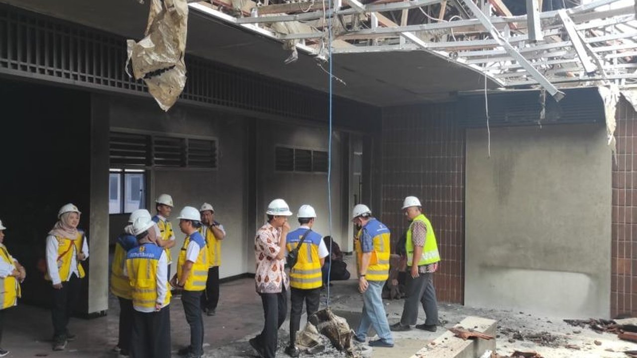 Kementerian PUPR melakukan pengecekan langsung terhadap Kerusakan Gedung di Kediri pasca aksi anarkis massa. Berapa total kerugian yang ditaksir dan bagaimana nasib perbaikannya?