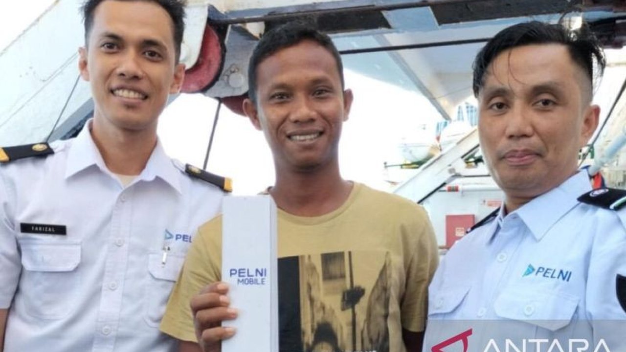 Dalam rangka Hari Pelanggan Nasional, Pelni Ambon membagikan 250 suvenir kepada penumpang kapal. Cari tahu mengapa inisiatif ini penting untuk loyalitas pelanggan dan citra perusahaan.