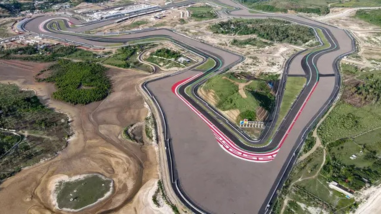 Indonesia akhirnya berkesempatan menjadi tuan rumah satu di antara rangkaian MotoGP 2022, tepatnya di Sirkuit Mandalika. (AFP/Bay Ismoyo)