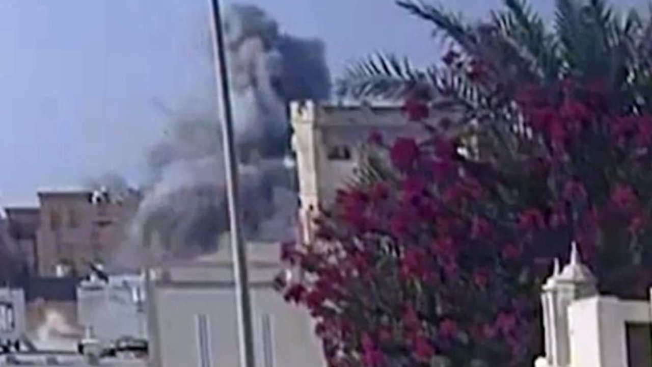 Qatar hari ini menggelar pemakaman korban serangan Israel di Doha, termasuk putra pimpinan Hamas, memicu kecaman keras dan pertanyaan tentang kelanjutan mediasi perdamaian.