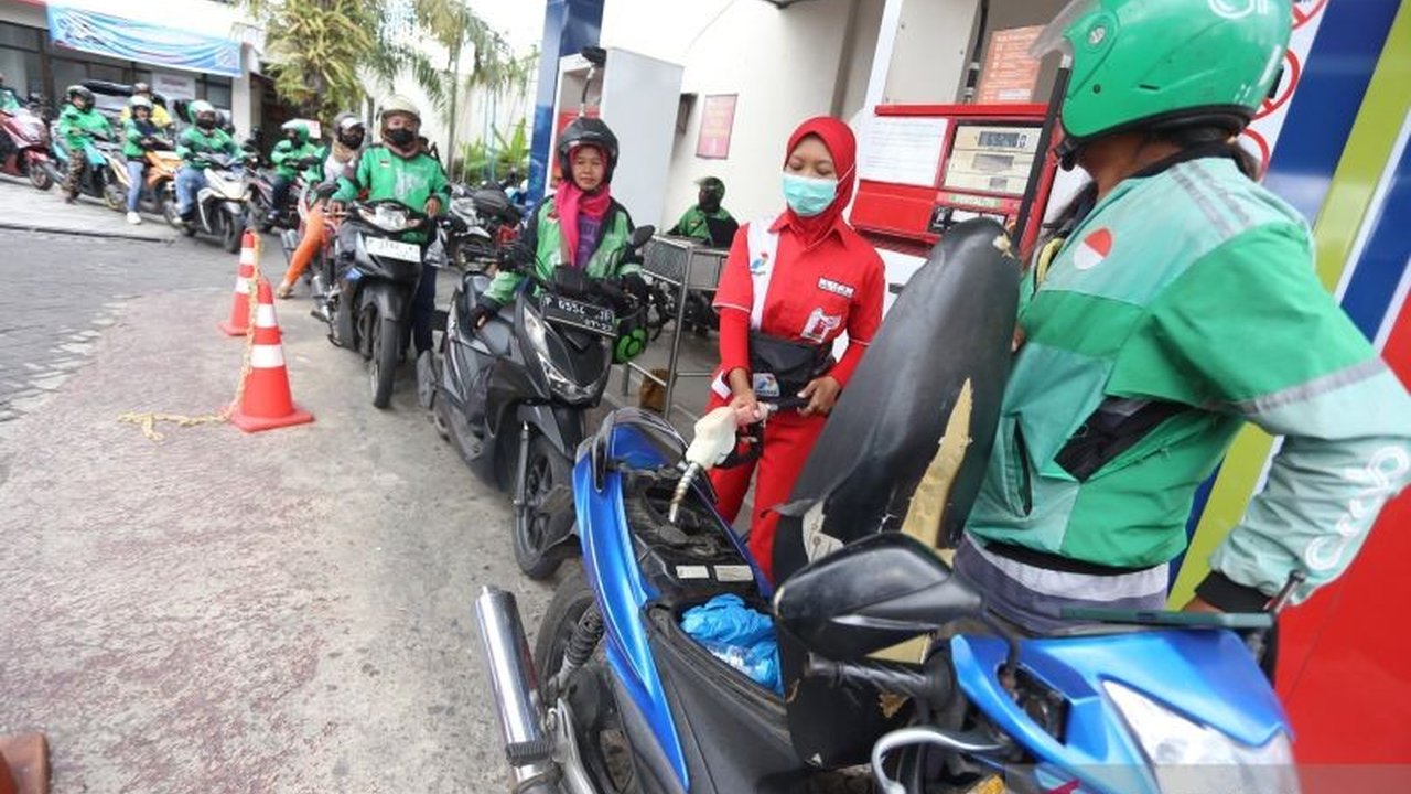 Dirut Pertamina tegaskan tidak ada Monopoli BBM Pertamina di tengah isu kelangkaan BBM SPBU swasta. Simak penjelasan lengkapnya mengenai kuota impor dan stok BBM nasional.