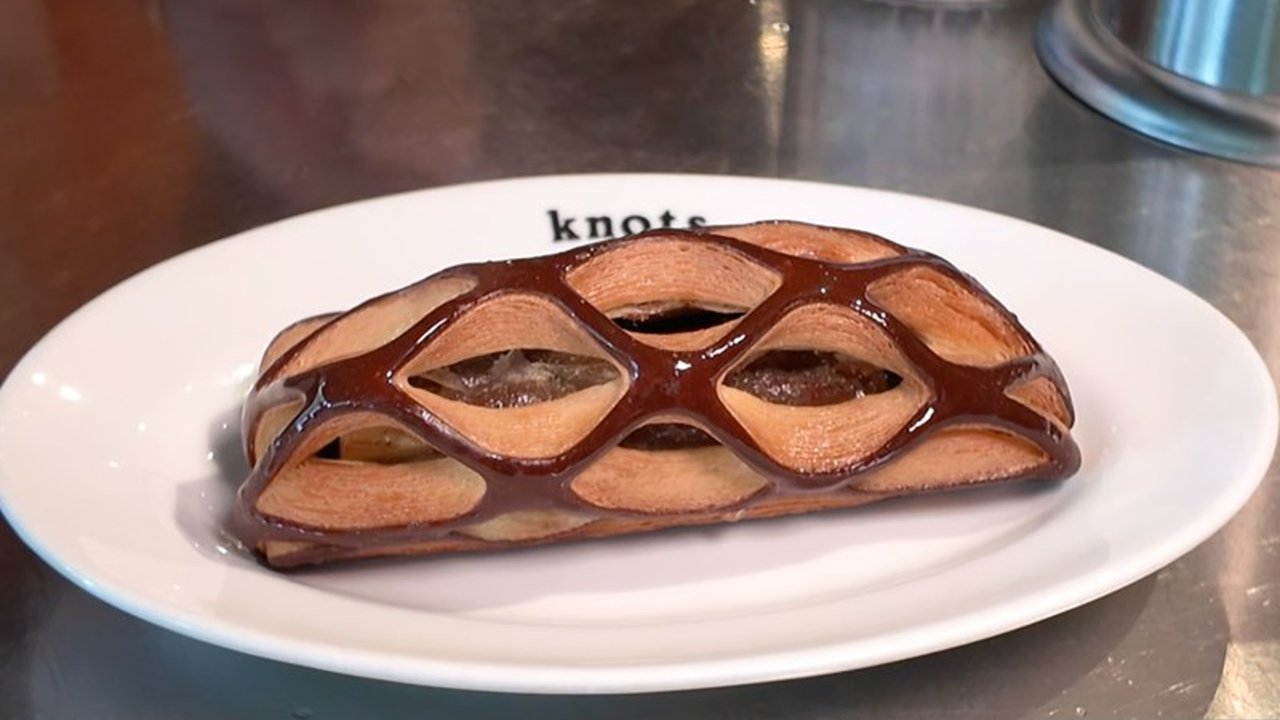Jakarta Dessert Week 2025 hadir memanjakan lidah dengan kudapan manis bertema 'A Tribute to Jakarta'. Temukan interpretasi modern kue rangi dan kejutan rasa lainnya!