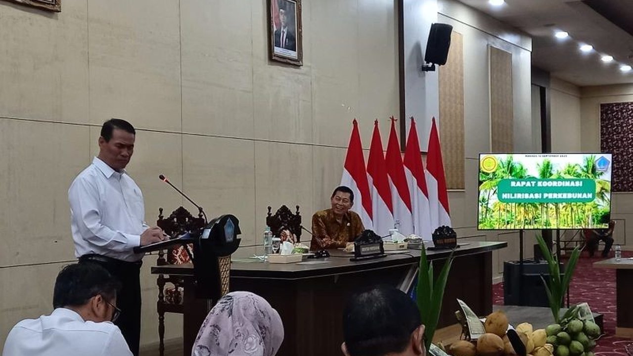 Menteri Pertanian Andi Amran Sulaiman perkuat hilirisasi perkebunan Sulut, pastikan potensi besar daerah ini diolah maksimal demi kesejahteraan petani. Bagaimana strateginya?