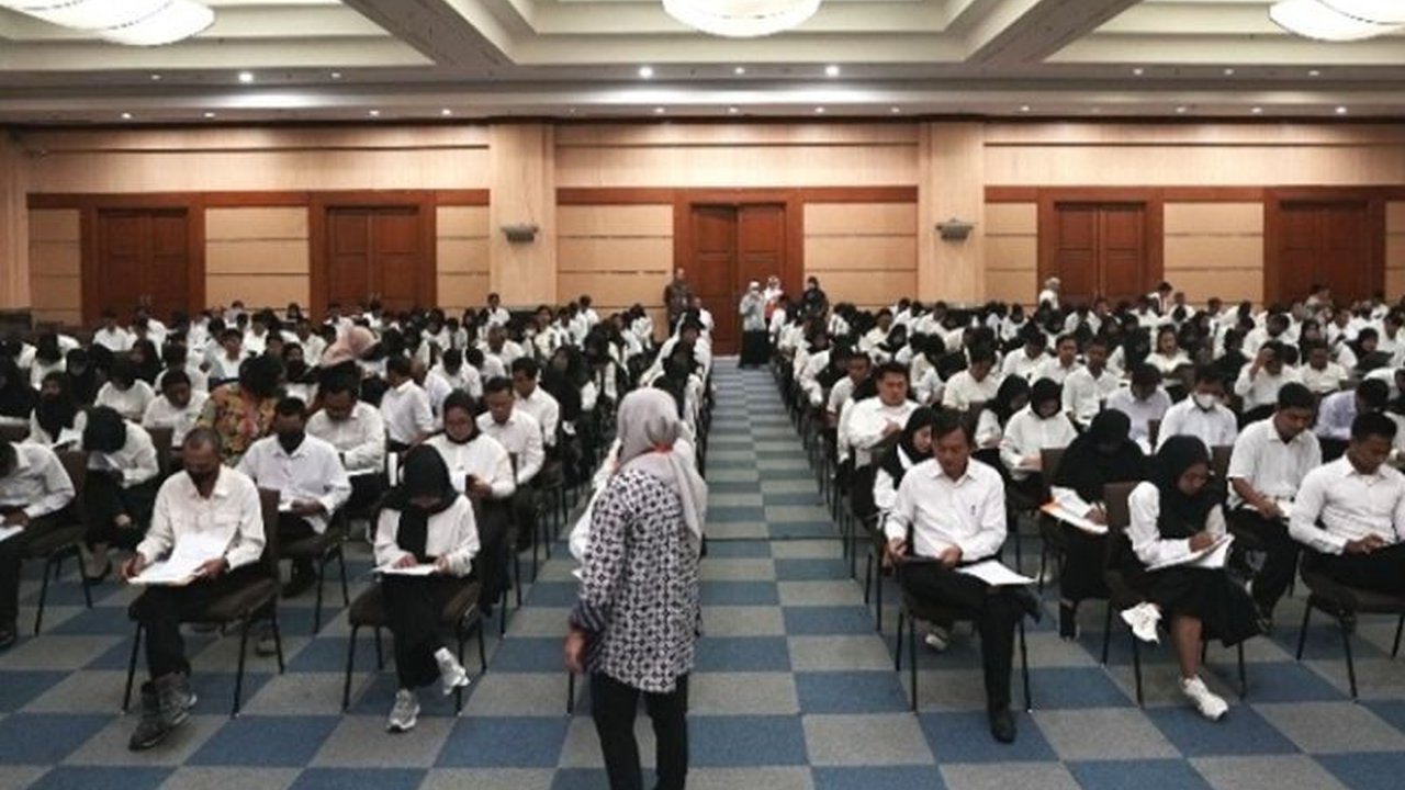 Ratusan calon PJLP Kesehatan Jakbar telah menyelesaikan tes tertulis dan skrining jiwa. Dari 687 peserta, hanya 134 yang akan terpilih menjadi PLKW, siap membantu warga dengan keterbatasan fisik.