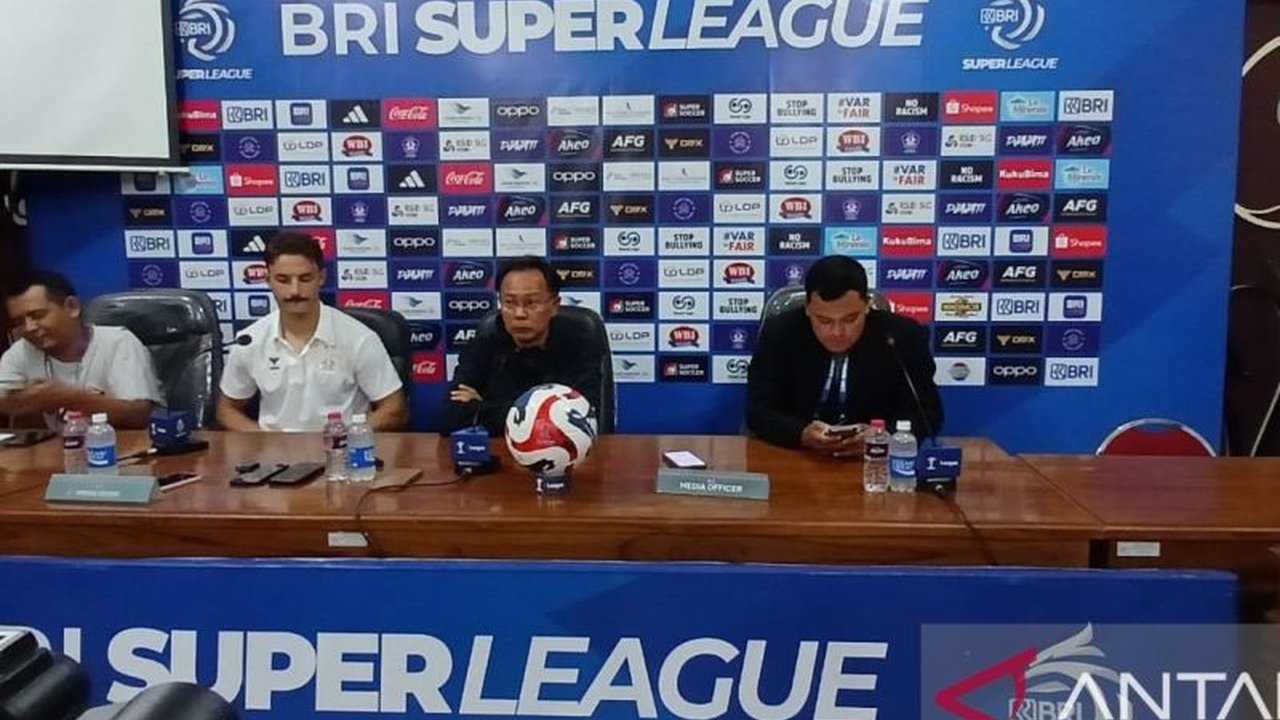 Persik Kediri berhasil kalahkan Malut United 2-1 dalam laga Super League di Stadion Brawijaya. Dua gol cepat Macan Putih di babak pertama kunci kemenangan, bagaimana jalannya pertandingan?