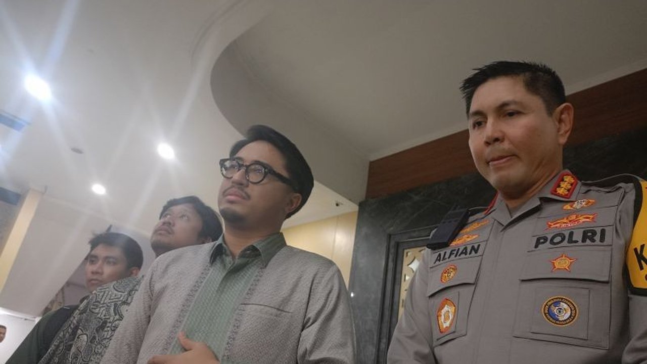 Polemik penyerahan kucing Uya Kuya yang diselamatkan Sherina Munaf akhirnya menemui titik terang. Keduanya sepakat menyelesaikan secara kekeluargaan, dengan Sherina akan menyerahkan lima kucing pekan depan.