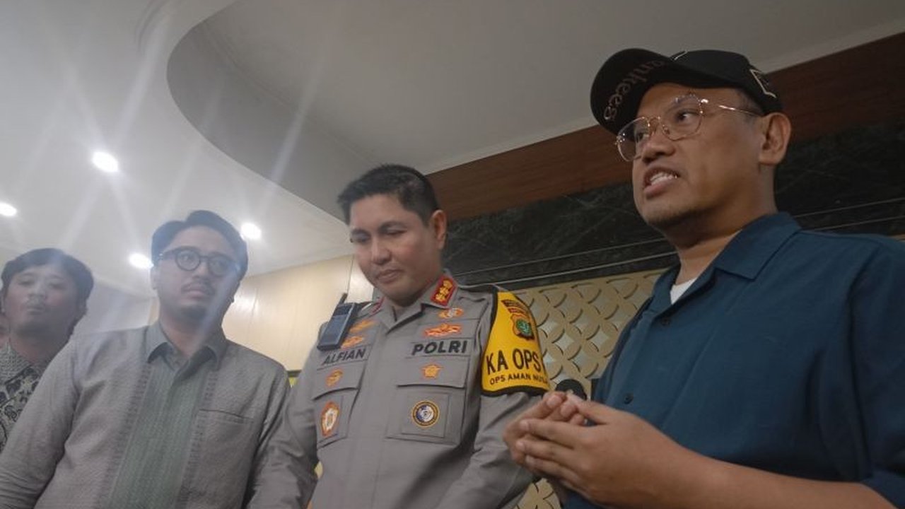Polemik kepemilikan kucing Uya Sherina yang sempat memanas akhirnya menemukan titik terang. Setelah 12 jam klarifikasi, kedua selebriti sepakat berdamai secara kekeluargaan.