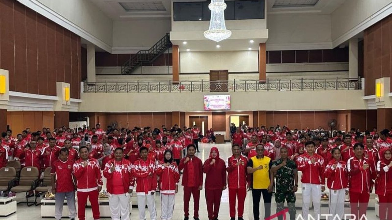 Pemerintah Kabupaten Bekasi merayakan Hari Olahraga Nasional (Haornas) ke-42 bersama ratusan atlet Popda 2025. Momen ini menjadi pengingat pentingnya olahraga sebagai pembangun karakter bangsa dan penguat persatuan di Kabupaten Bekasi.