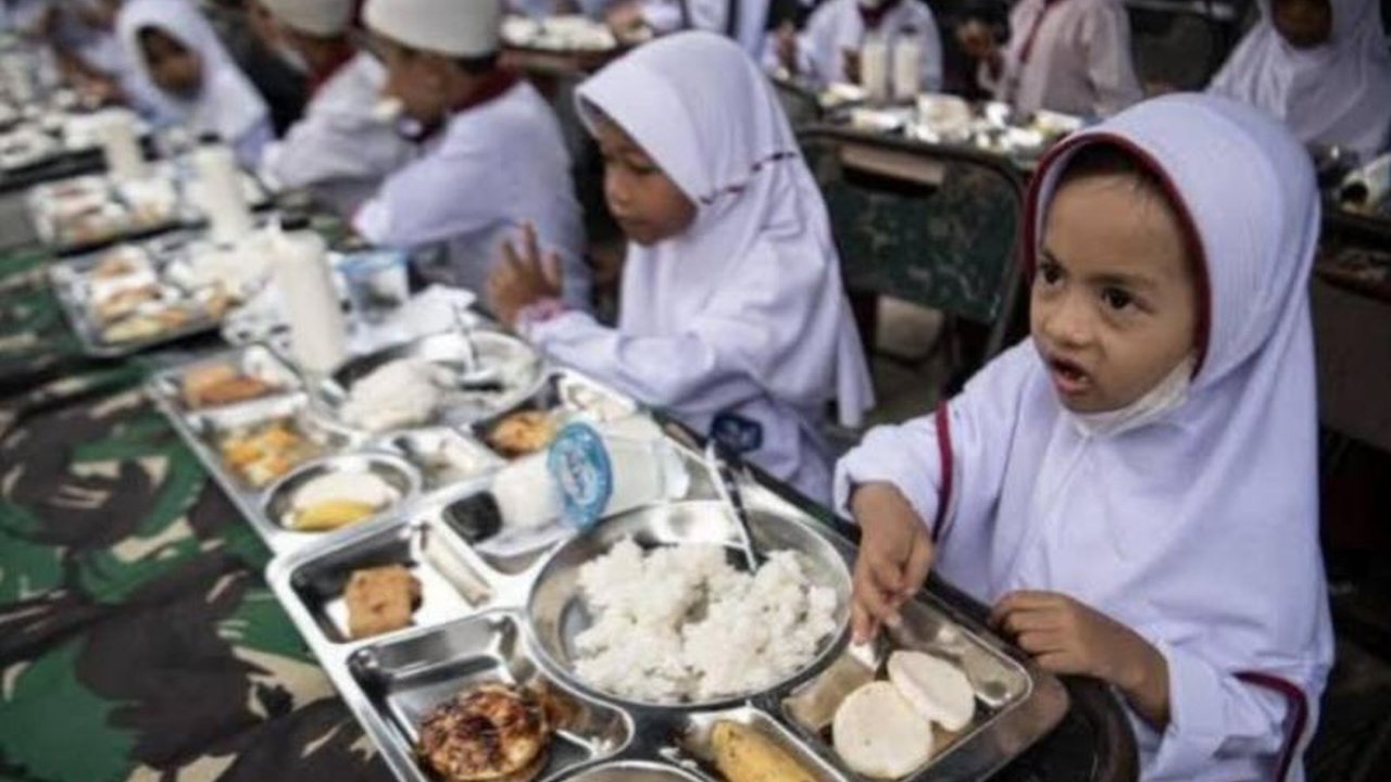 DPMD Kalsel arahkan BUMDes jadi penyedia pangan program Makan Bergizi Gratis (MBG), menggerakkan ekonomi desa dan jamin pasokan segar. Bagaimana dampaknya?