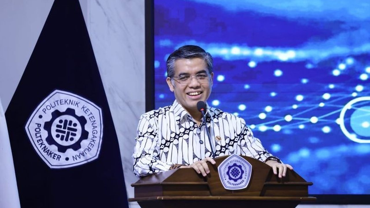Menteri Ketenagakerjaan Yassierli mengajak generasi muda bersiap menghadapi era Green Jobs yang diprediksi dominan pada 2045, namun banyak kampus belum siap. Apa saja yang perlu dilakukan?