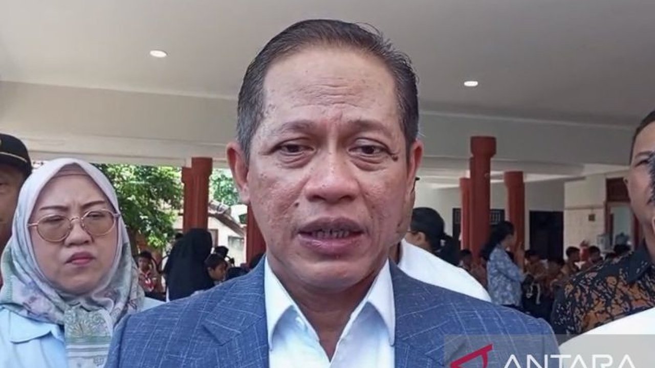 Menteri Lingkungan Hidup menyoroti minimnya Tutupan Hutan Bali yang hanya sekitar 4 persen sebagai penyebab utama banjir, mendesak pembenahan tata ruang dan penegakan hukum lingkungan.