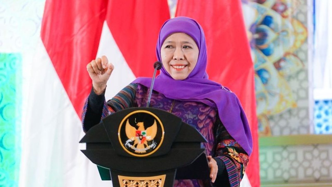Gubernur Khofifah menegaskan Beasiswa LPPD Jatim adalah komitmen menyiapkan generasi emas berdaya saing global menuju Indonesia Emas 2045. Simak dampak nyatanya!