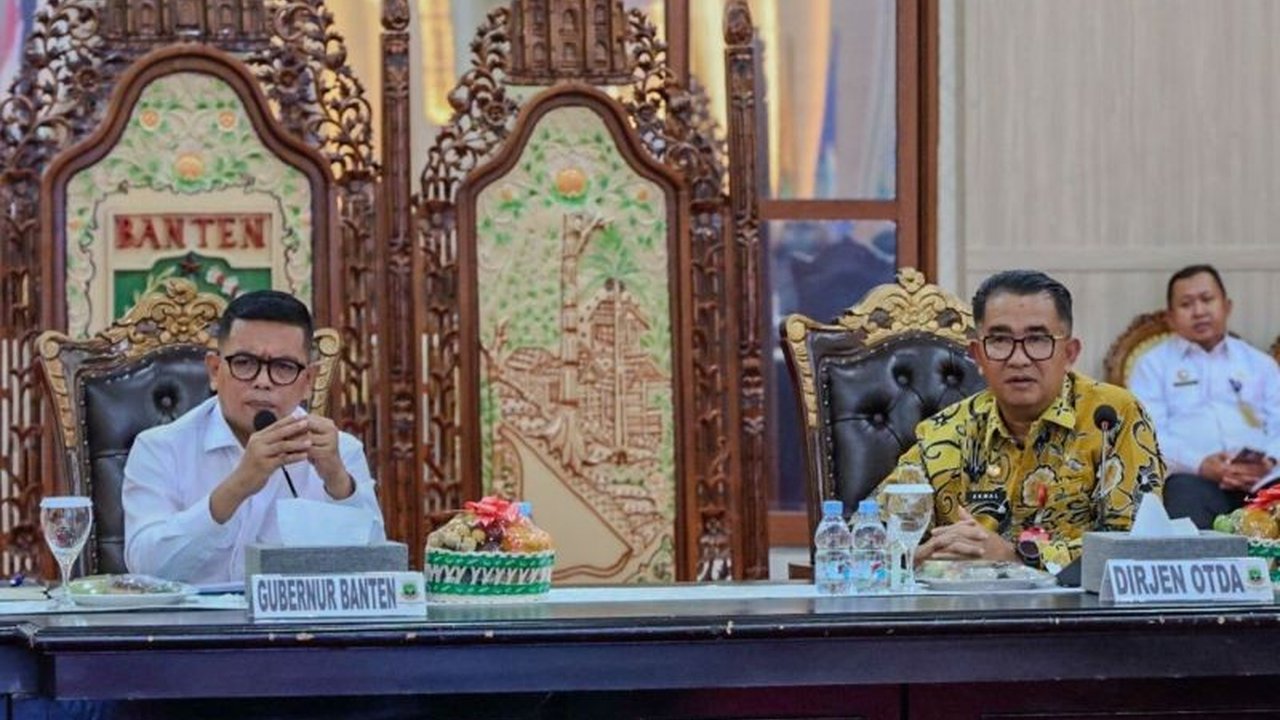 Gubernur Banten Andra Soni mendesak peningkatan **kesiapsiagaan dini Satlinmas** untuk menjaga keamanan wilayah, menyoroti pentingnya koordinasi di tengah dinamika sosial yang meningkat.