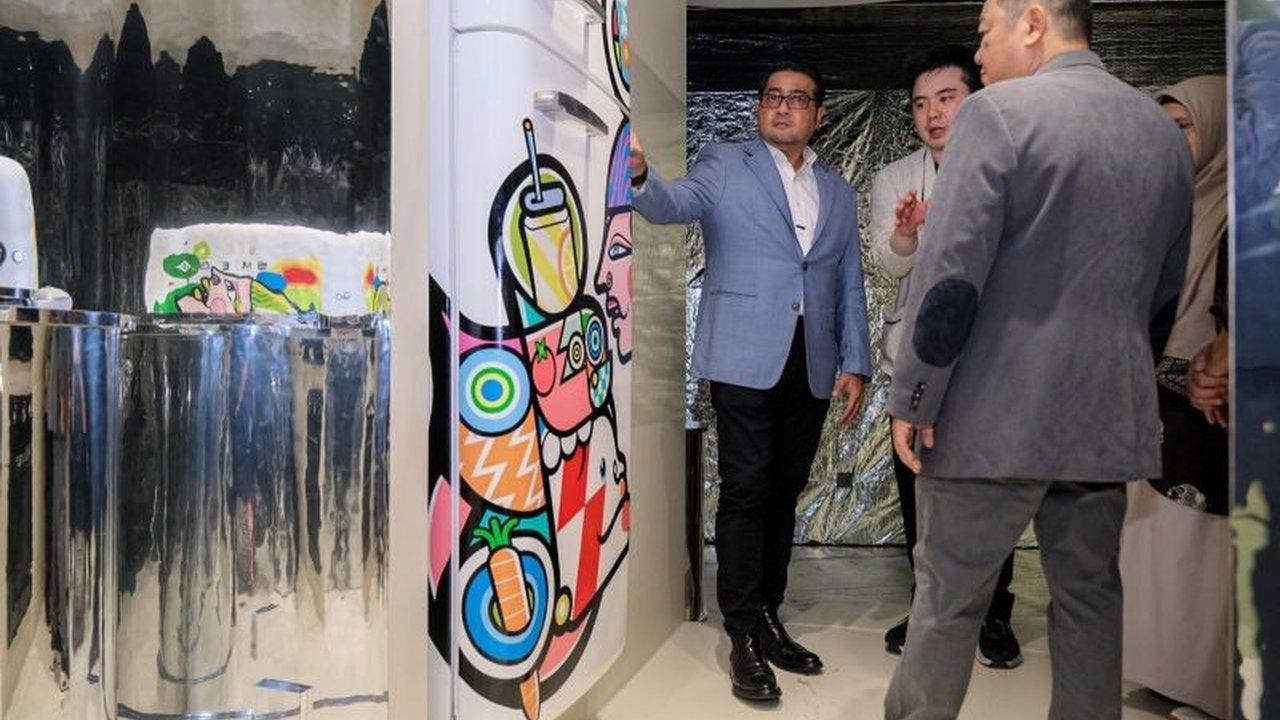 Menteri Ekonomi Kreatif Teuku Riefky Harsya optimis Industri Kreatif akan menjadi pendorong utama ekonomi nasional menuju Indonesia Emas 2045, didukung acara seperti IDW 2025.