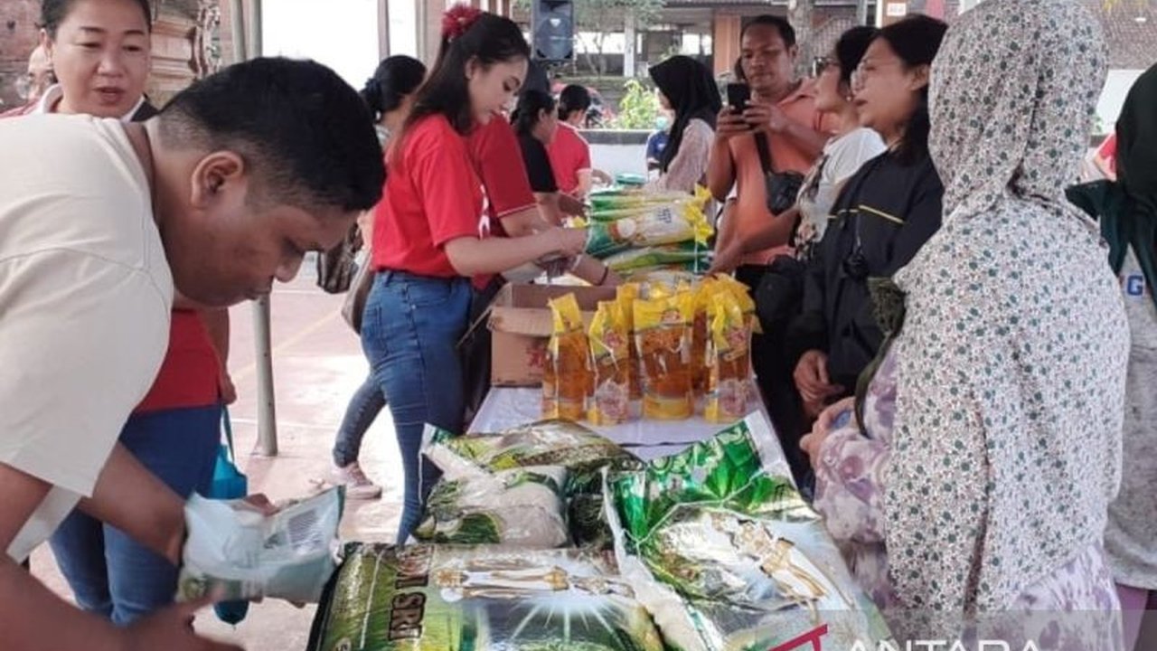 Pemerintah Kabupaten Gianyar, Bali, gencar melakukan Gerakan Pangan Murah untuk mengendalikan inflasi. Sebanyak 7 ton beras Bulog disalurkan. Bagaimana dampaknya terhadap harga pasar dan daya beli masyarakat?