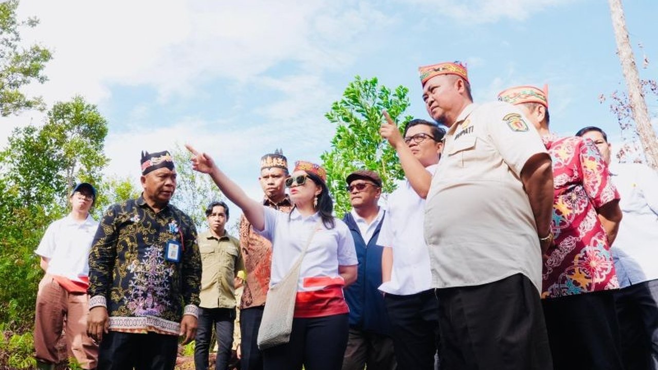 Kementerian Dikti Saintek menargetkan Sekolah Garuda beroperasi pada tahun ajaran 2026/2027, dengan empat lokasi prioritas. Program ini bertujuan mencetak pemimpin masa depan di bidang sains dan teknologi.