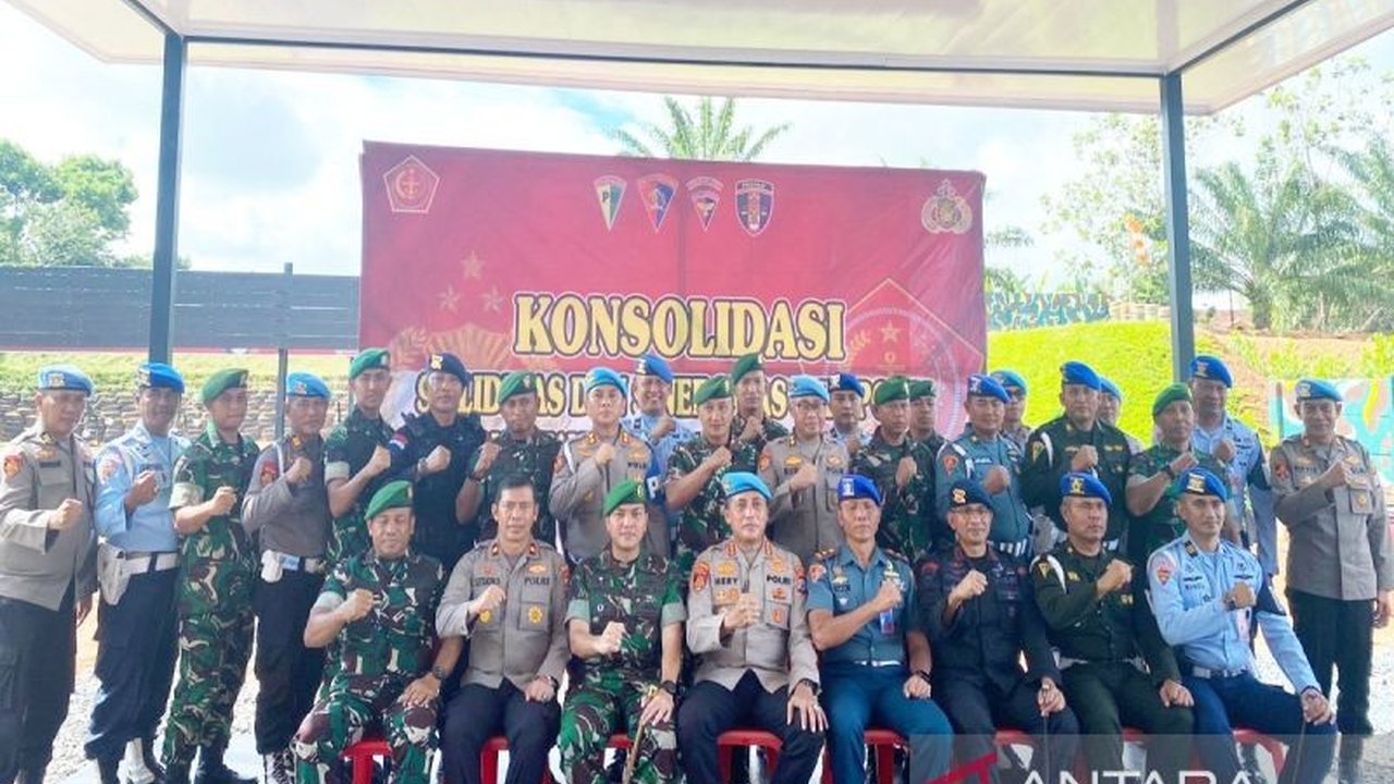 Soliditas TNI-Polri Kalsel terbukti ampuh menjaga kondusifitas daerah, bahkan saat ribuan demonstran turun ke jalan. Bagaimana mereka melakukannya?