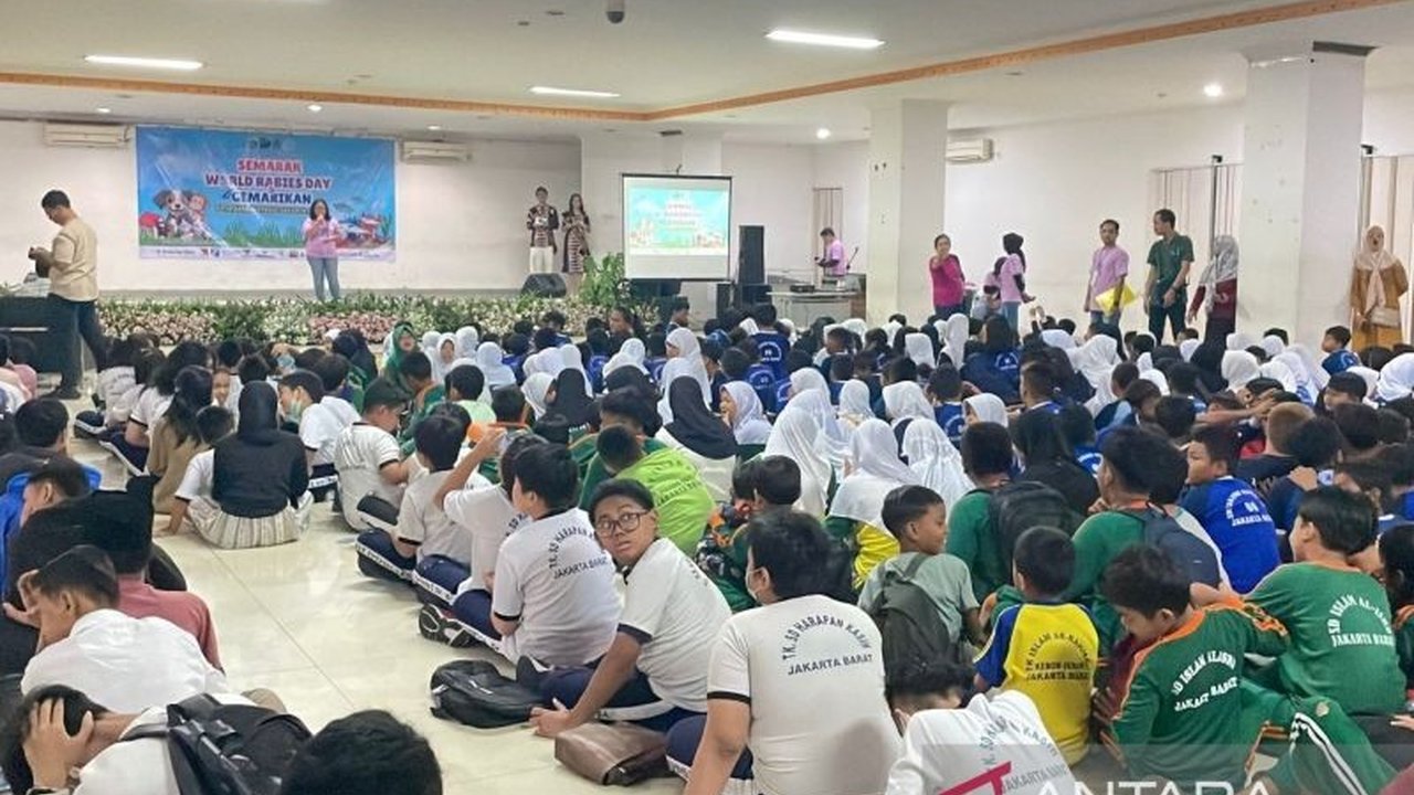 Ratusan pelajar di Jakarta Barat diajak gemar makan ikan melalui Program Gemarikan oleh Suku Dinas KPKP Jakbar. Kegiatan ini dorong gizi dan pertumbuhan, bikin penasaran!