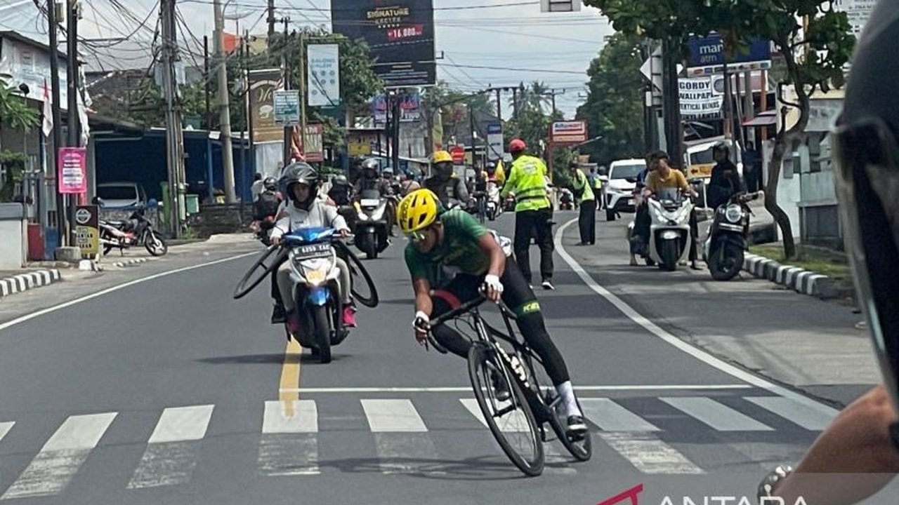 Bupati Kuningan mengungkapkan Tour de Linggarjati 2025 diikuti 375 atlet, termasuk 39 mancanegara. Ajang ini bukan hanya balap sepeda, tapi juga promosi potensi daerah. Simak detailnya!