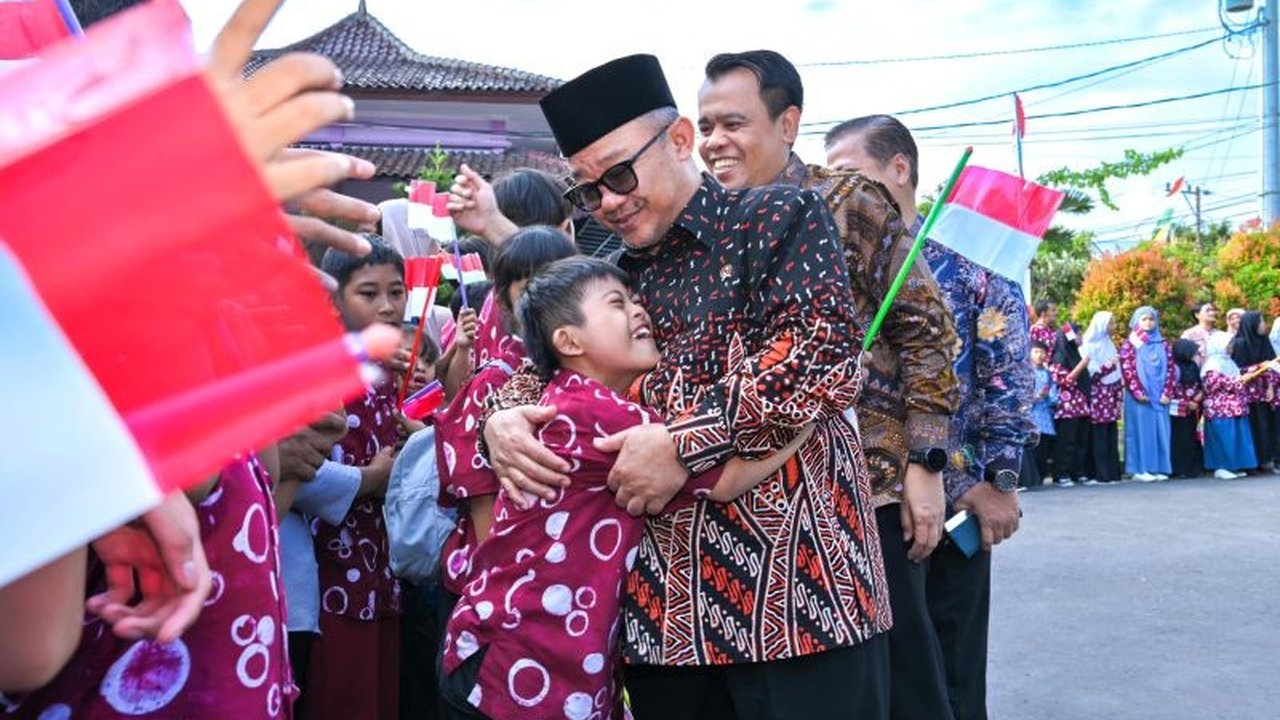 Kementerian Pendidikan Dasar dan Menengah (Kemendikdasmen) gencar lakukan revitalisasi SLB, termasuk 16 di DIY, demi pendidikan bermutu bagi Anak Berkebutuhan Khusus (ABK). Simak langkah konkret pemerintah!