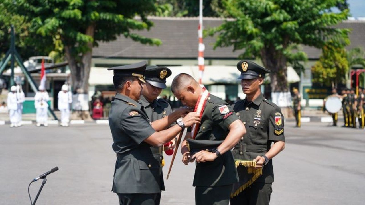 Sebanyak 662 Prajurit Dikmata Infanteri TNI AD Gelombang II Tahun Anggaran 2025 resmi dilantik. Mereka dituntut menjadi sosok multiperan dan penggerak pembangunan bangsa.