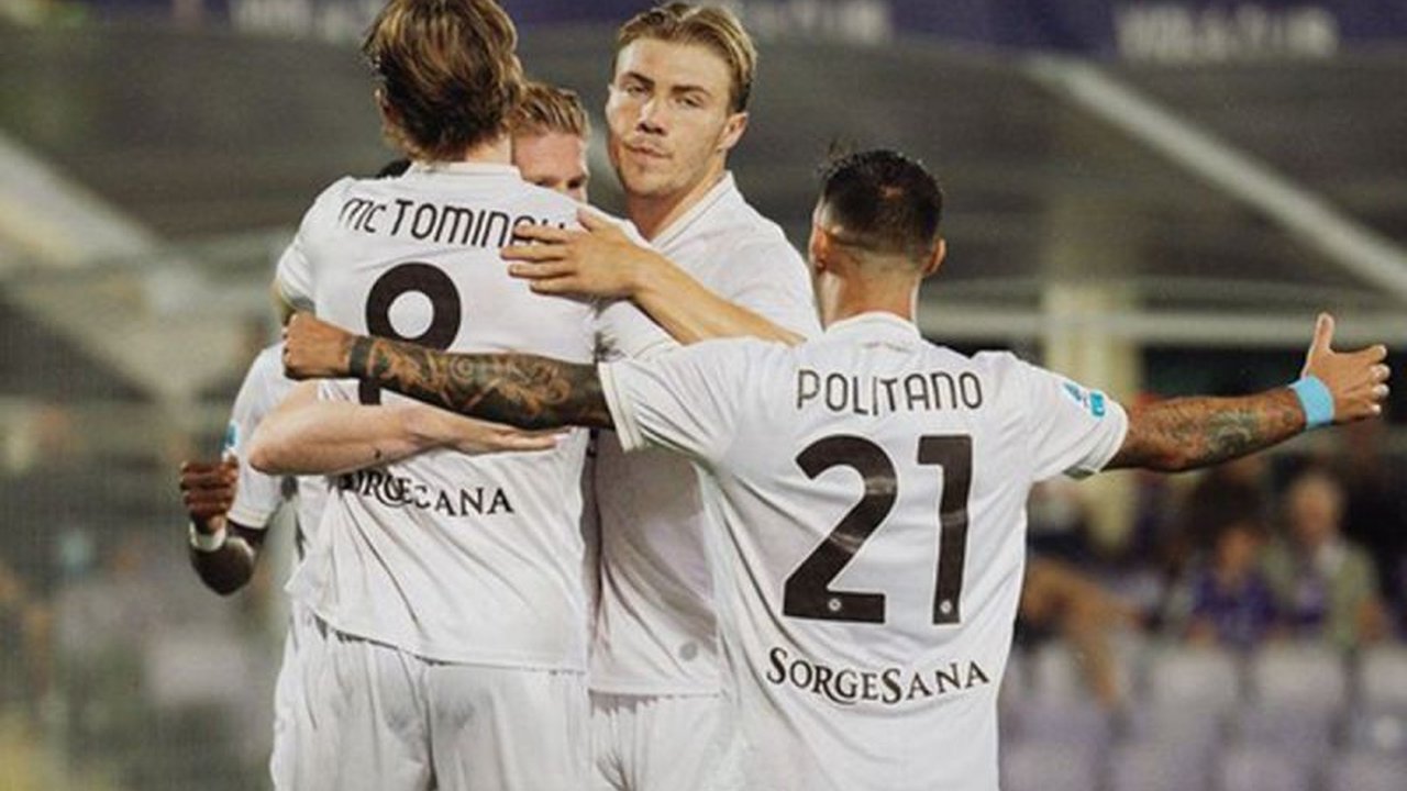 Napoli Puncaki Klasemen Liga Italia setelah menunjukkan efektivitas luar biasa dengan mengalahkan Fiorentina 3-1, meski kalah dalam penguasaan bola. Bagaimana mereka melakukannya?