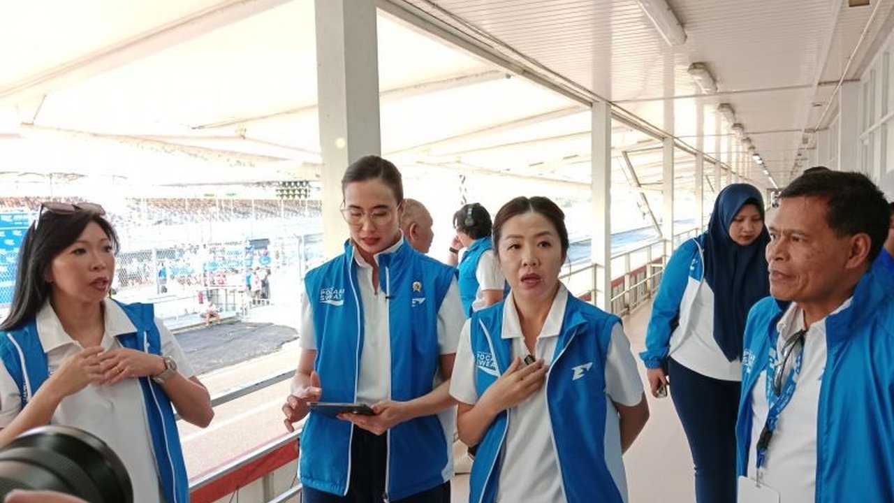 Lomba Lari Sirkuit Mandalika sukses menarik 9.000 peserta, menjadi ajang promosi olahraga wisata dan katalis ekonomi NTB. Penginapan penuh, penerbangan padat!