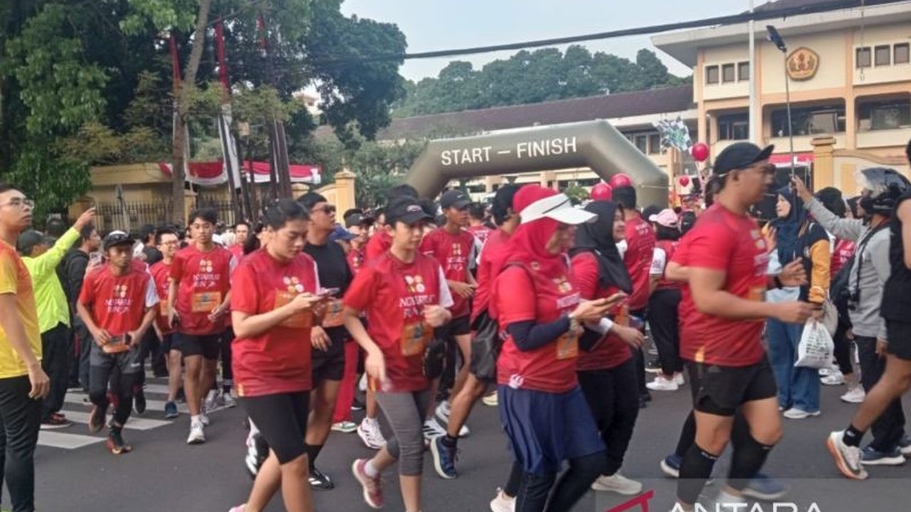Wali Kota Bandung Muhammad Farhan melihat banyaknya event olahraga, termasuk Notarius Run 2025 dengan 1.200 peserta, sebagai sinyal kuat kebangkitan Bandung pasca 