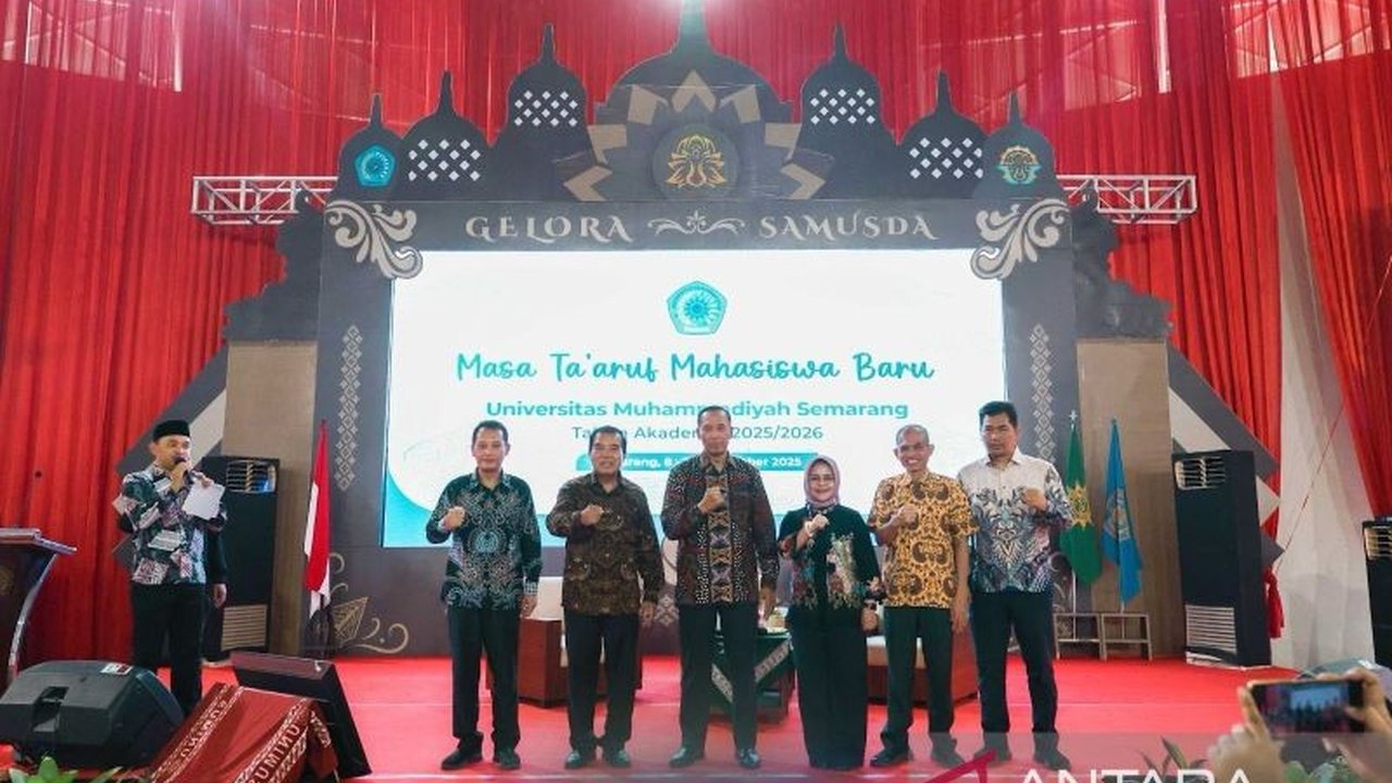 Wamendiktisaintek Fauzan menegaskan penguatan kapasitas diri mahasiswa krusial untuk menghadapi bonus demografi dan mewujudkan Indonesia Emas 2045. Apa saja yang perlu dilakukan?