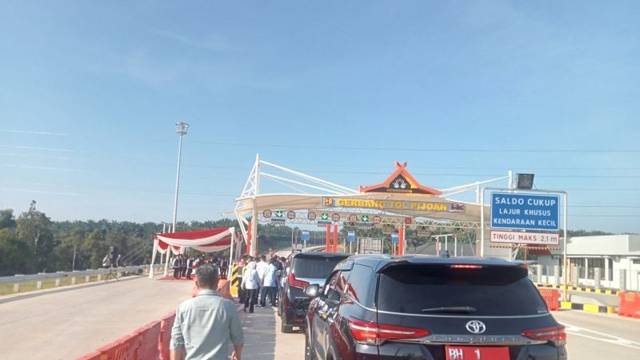 Gubernur Jambi Al Haris meresmikan Tol Tempino-Simpang Ness sepanjang 18,59 km yang beroperasi tanpa tarif, mempercepat konektivitas dan memecahkan rekor MURI.