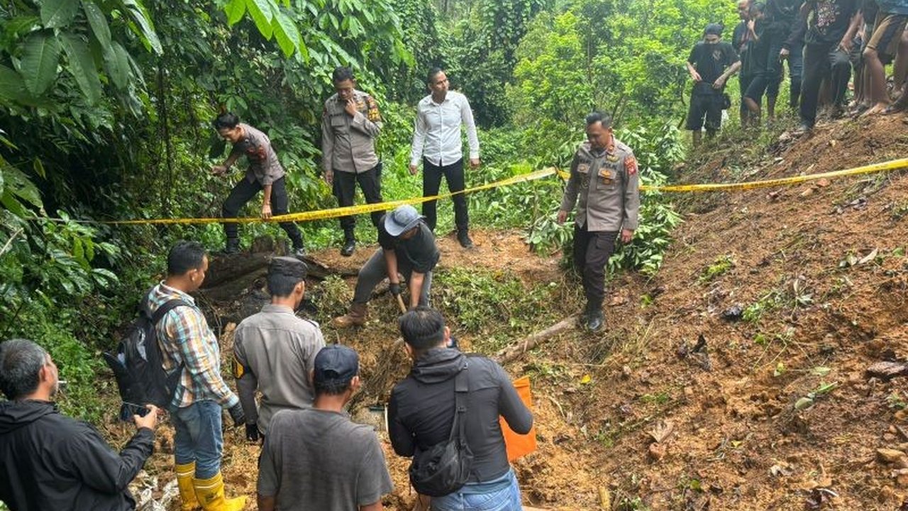 Polres Singkawang intensif selidiki kasus **penemuan mayat di kebun alpukat** yang menggemparkan. Dua petani dilaporkan hilang, kini ditemukan terkubur misterius. Apa motif di baliknya?