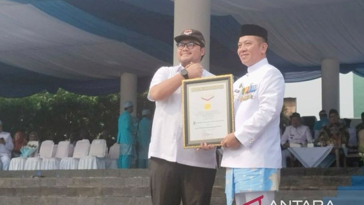 Pemerintah Kabupaten Karawang berhasil memecahkan rekor MURI melalui penyelenggaraan Bazar UMKM Terlama Karawang selama dua pekan, mencatatkan transaksi fantastis. Ingin tahu detailnya?