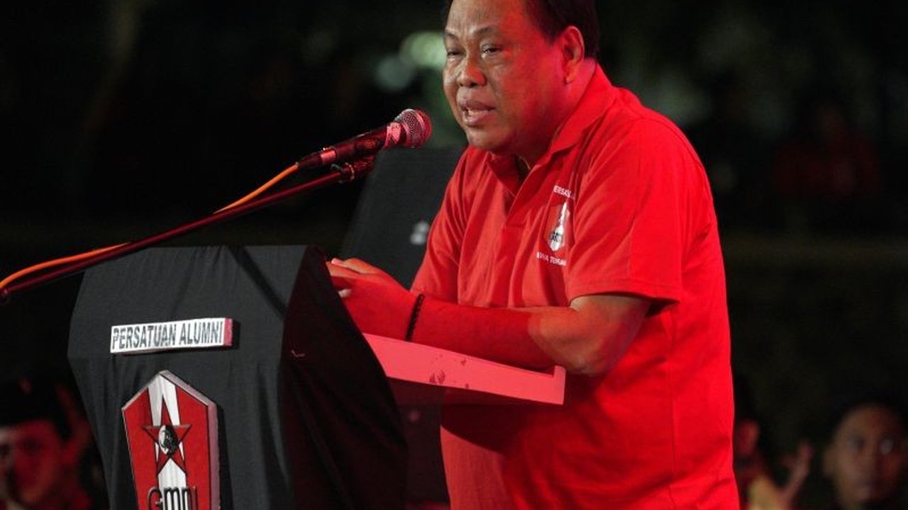 Profesor Arief Hidayat, seorang Hakim Konstitusi, menyerukan generasi muda untuk meneladani Keteladanan Pendiri Bangsa demi menjaga keutuhan dan keberlanjutan nilai-nilai luhur Indonesia.