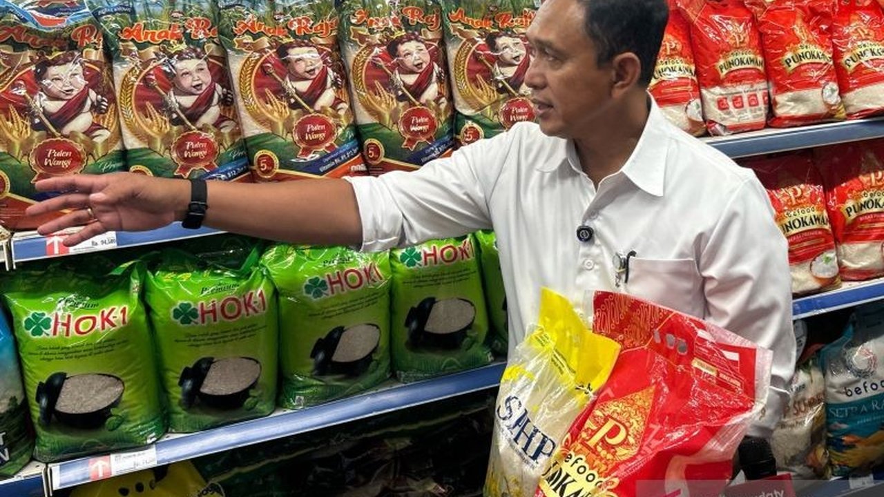 Perum Bulog memastikan Kualitas Beras Bulog untuk bantuan pangan dan SPHP selalu prima, bebas kerusakan. Bagaimana Bulog menjaga standar ini? Temukan jawabannya di sini!