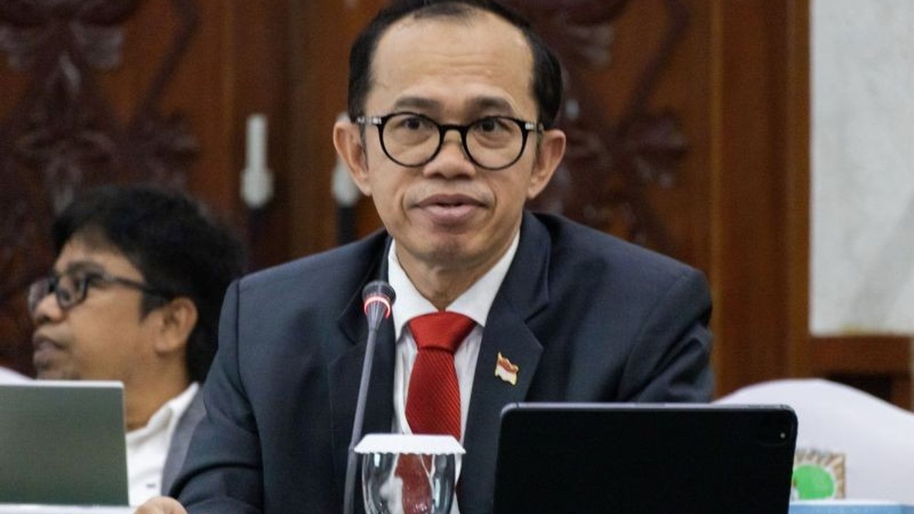 Ekonom UNAND Efa Yonnedi membeberkan potensi dampak multiplier Rp200 triliun dana pemerintah yang disuntikkan ke Himbara. Kebijakan ini diharapkan menggerakkan ekonomi dan menciptakan lapangan kerja.