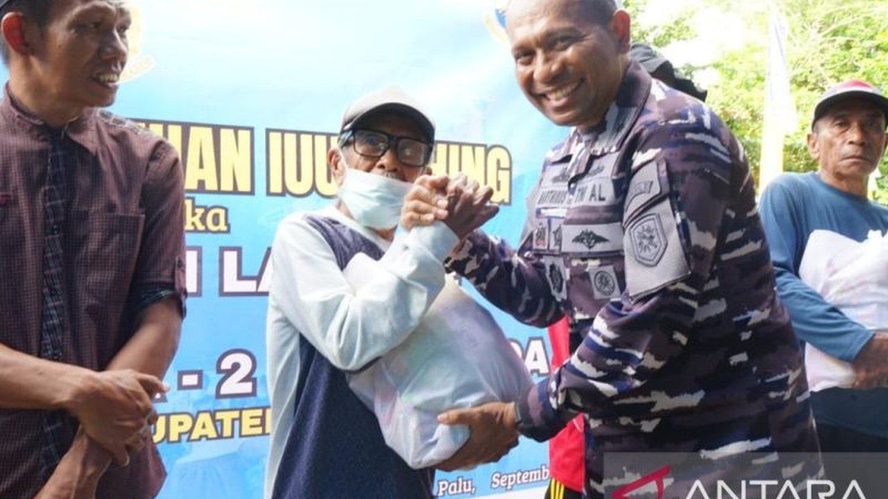 Satgas Trisila 25/III bersama Lanal Palu gencar edukasi nelayan Donggala tentang bahaya praktik Illegal Fishing, demi menjaga kelestarian laut dan kesejahteraan masyarakat pesisir.