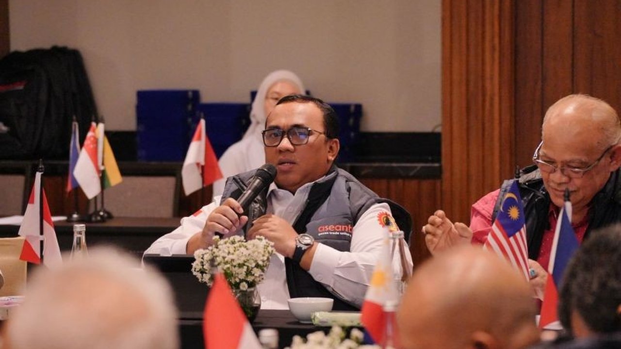 Dua presiden buruh terkemuka bersatu padu menyuarakan Dukungan Buruh untuk Polri dalam menindak tegas aksi anarkis. Mereka juga menyoroti isu reformasi Polri dan agenda tersembunyi.