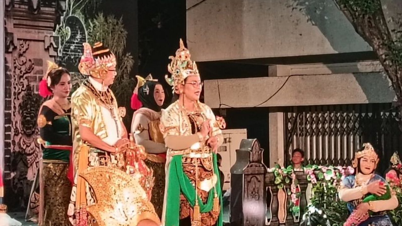 Pertunjukan 'Wayang Orang on The Street' sukses digelar di Kota Lama Semarang, menampilkan Wali Kota sebagai Sang Hyang Wenang dan lakon 'Sang Pinilih' yang memukau.