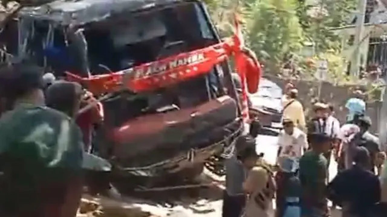 Kecelakaan Maut Bus di Lereng Gunung Bromo (Antaranews)