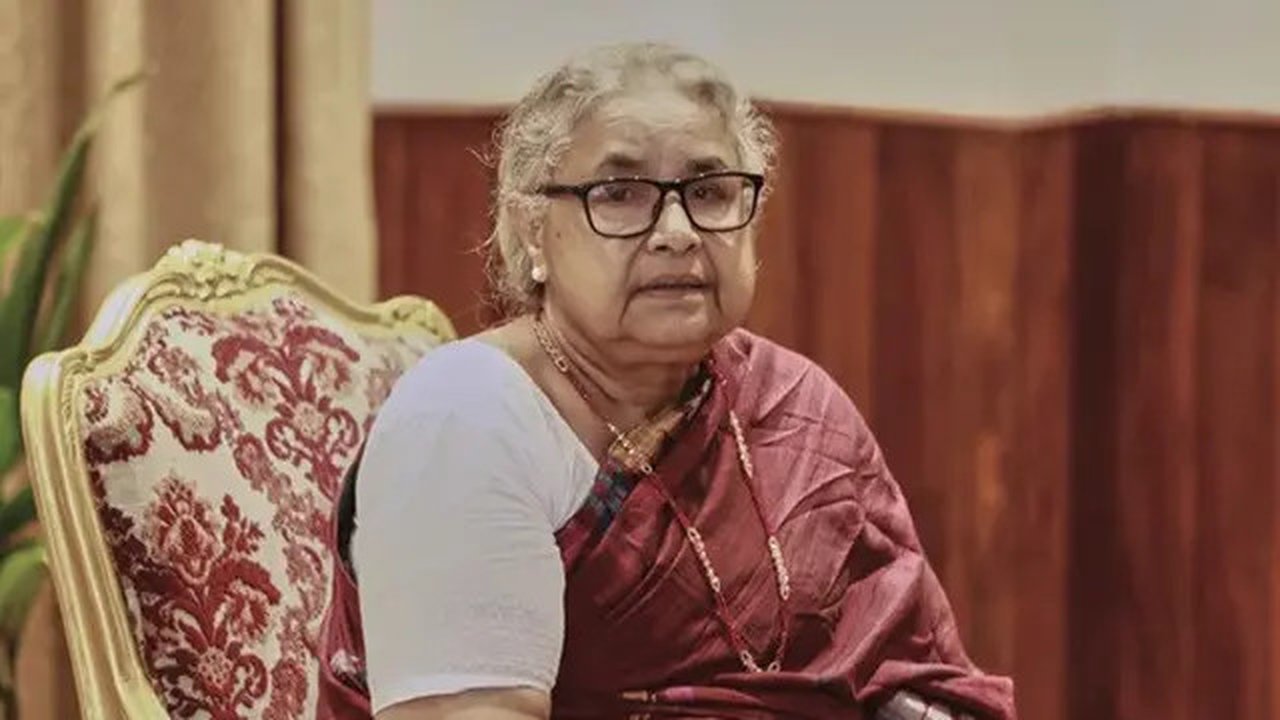 Mantan Ketua Mahkamah Agung, Sushila Karki, menghadiri upacara pelantikannya sebagai perdana menteri sementara di kediaman presiden di Kathmandu, Nepal, Jumat (12/9/2025). (Dok. AP Photo/S