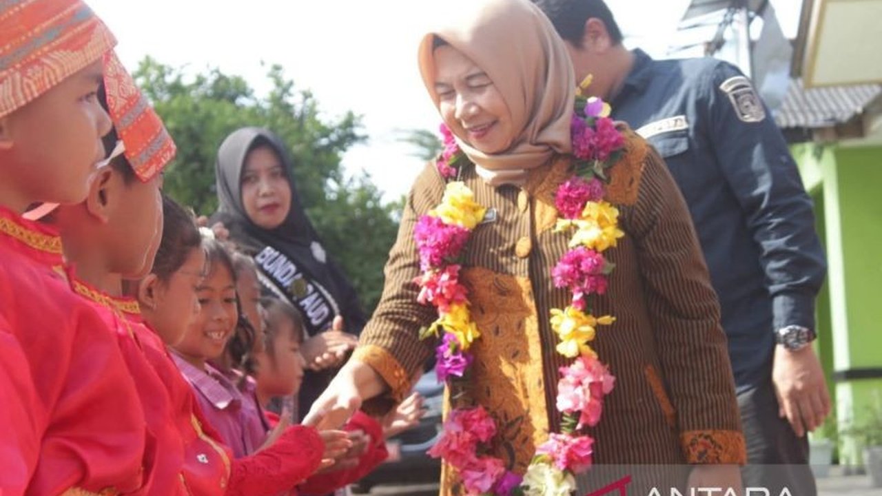 Pokja Bunda PAUD Bangka Barat bersama Bank SumselBabel dan Dinas Pendidikan mengenalkan nilai Rupiah kepada anak-anak TK. Penasaran bagaimana mereka menumbuhkan cinta mata uang nasional sejak dini?