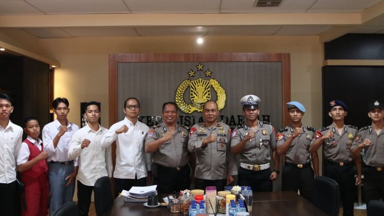 Kontingen karate Polda Kaltara yang berjumlah 20 atlet resmi dilepas Wakapolda untuk berlaga di Kejuaraan Terbuka Karate Piala Panglima TNI 2025. Akankah mereka membawa pulang gelar juara?