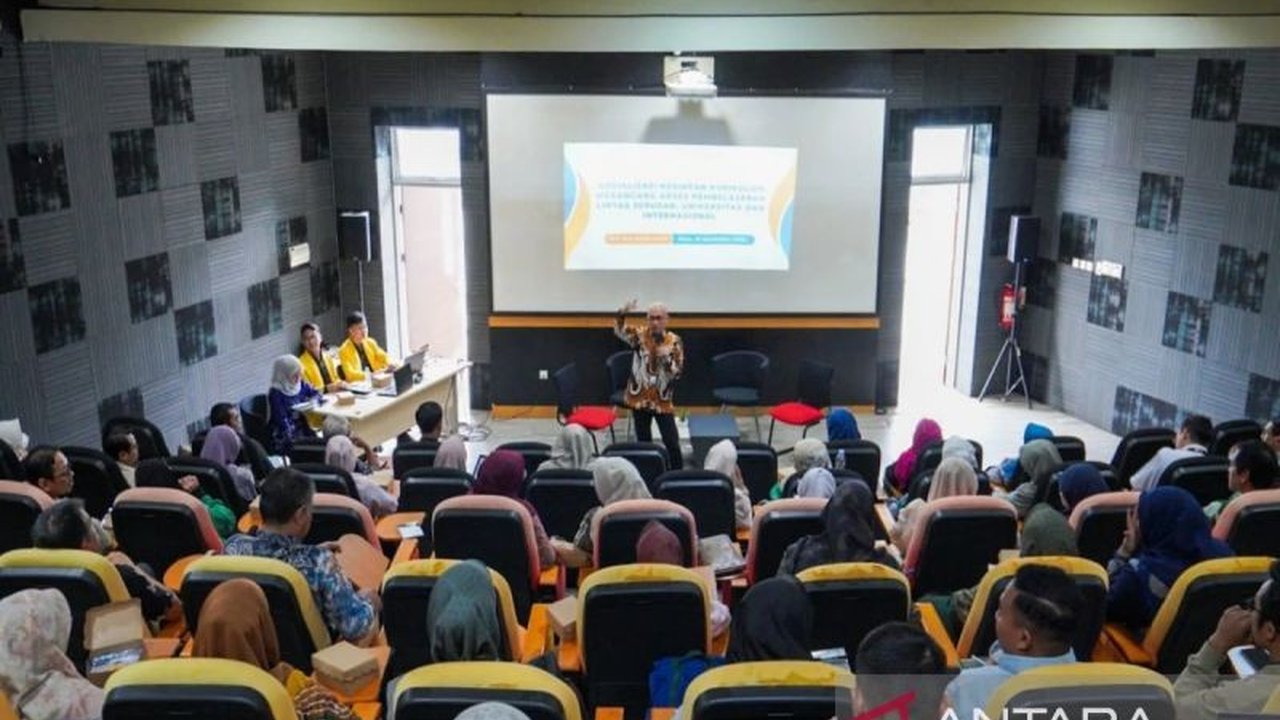 Universitas Lambung Mangkurat (ULM) mematangkan transformasi kurikulum untuk pembelajaran lintas jurusan, membuka peluang kolaborasi global dan menyiapkan mahasiswa bersaing di kancah internasional.